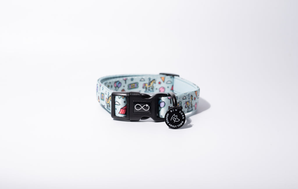 Comfortable and adjustable dog collar with fun design in baby blue, on a white background